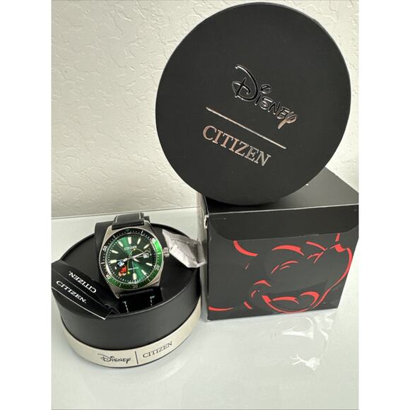 Citizen Eco Drive Disney Mickey Golf Stainless Steel Quartz Men's Watch NEW!! - Picture 2 of 3